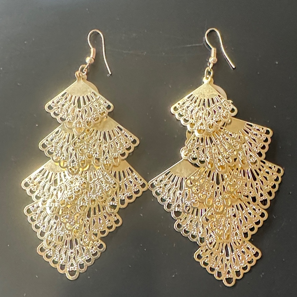 Elegant Gold Filigree Dangle Earrings